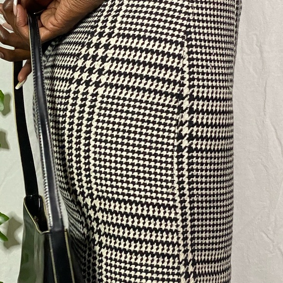 HOUNDSTOOTH PRINT MINI SKIRT - Picture 2 of 3
